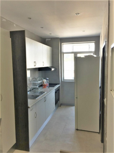 Sunny double bed near Polo University section, metro and bus transportation - Gallery - 7