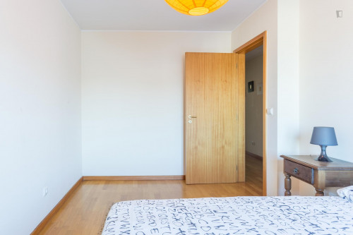 Pleasant double bedroom in Bonfim, near Faculdade de Belas Artes  - Gallery -  3