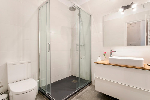 Fantastic 2-bedroom apartment near Urgell metro station