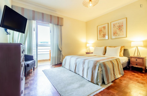 Charming 3-Bedroom Apartment Near Telheiras Metro Station - 1