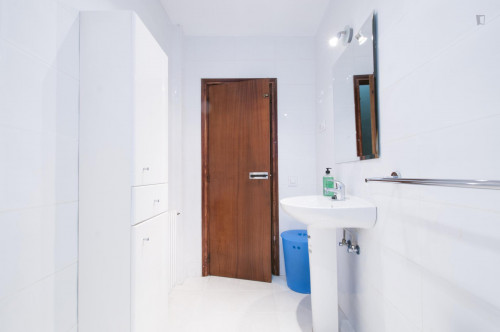 Nice single bedroom in a 3-bedroom flat near Parque del Retiro - Gallery - 6