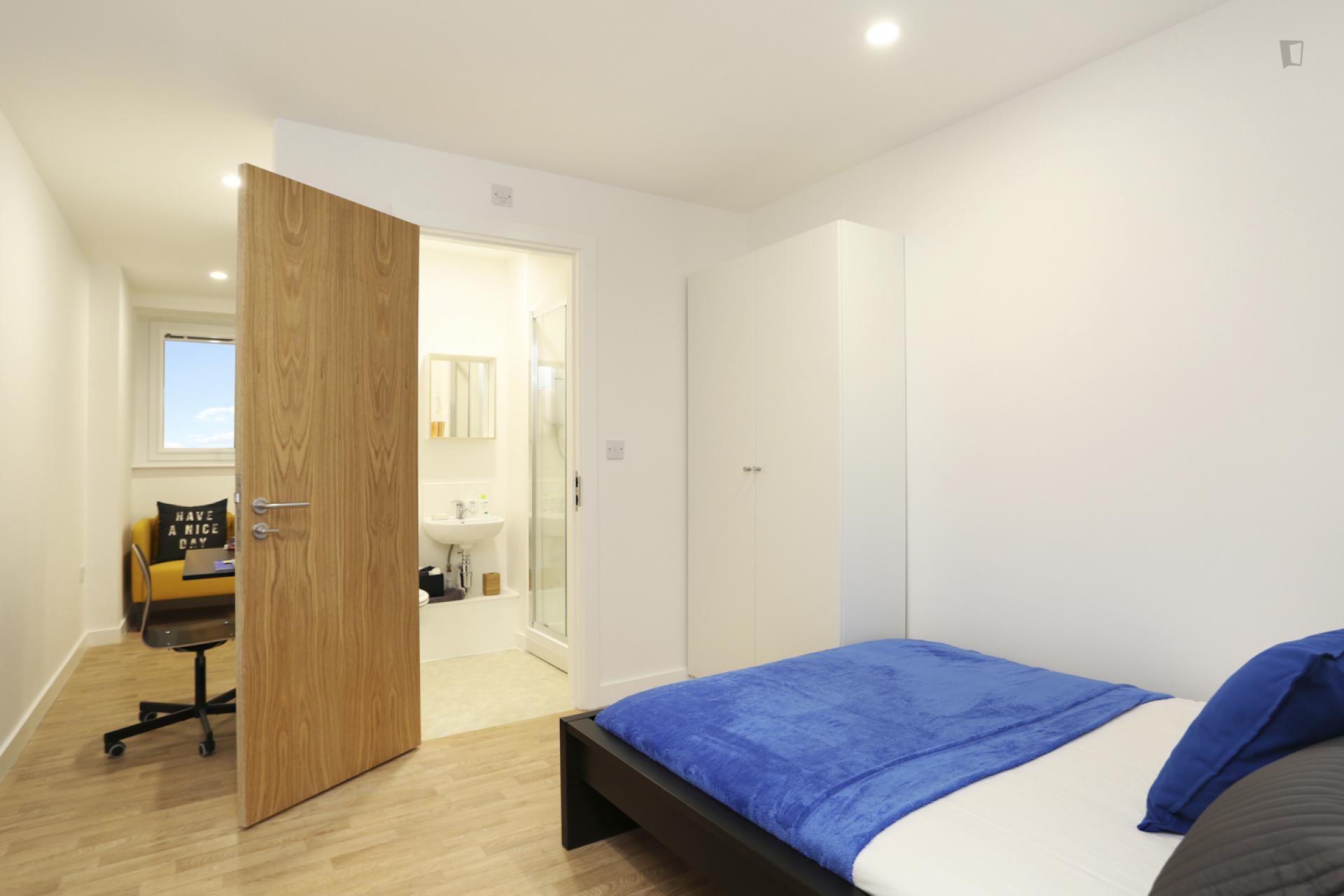 Amazing single bedroom nearby Keele University, Newcastle | Student