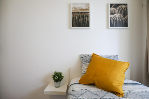 Bright Single Bedroom in Benfica - Gallery - 40