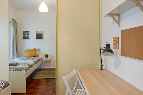 Bright Single Bedroom in Benfica - Gallery - 31