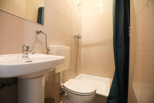 Bright Single Bedroom in Benfica - Gallery - 18