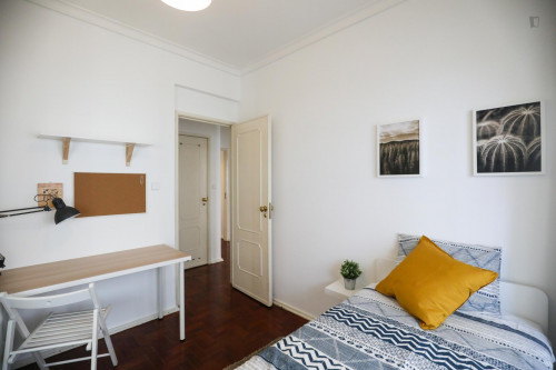 Bright Single Bedroom in Benfica - Gallery - 36