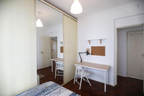 Bright Single Bedroom in Benfica - Gallery - 38