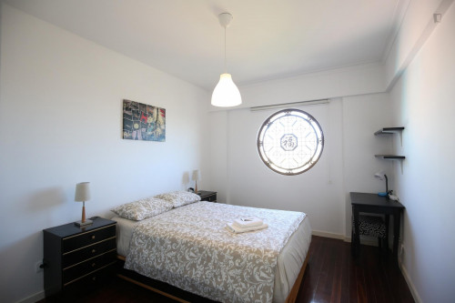 Enjoyable Double Bedroom, In A 6-Bedroom Apartment, In Olaias - 1