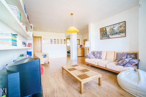 Luminous single ensuite bedroom in well-serviced Alfragide - Gallery - 5
