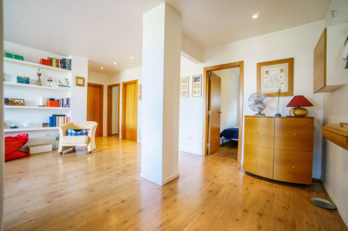 Luminous single ensuite bedroom in well-serviced Alfragide - Gallery - 7