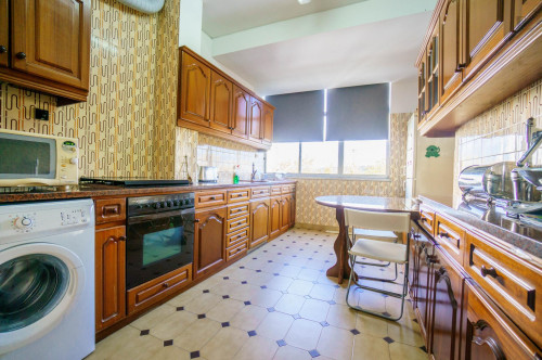 Luminous single ensuite bedroom in well-serviced Alfragide - Gallery - 10