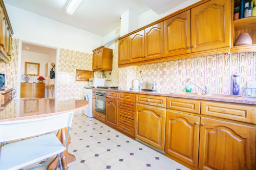 Luminous single ensuite bedroom in well-serviced Alfragide - Gallery - 11