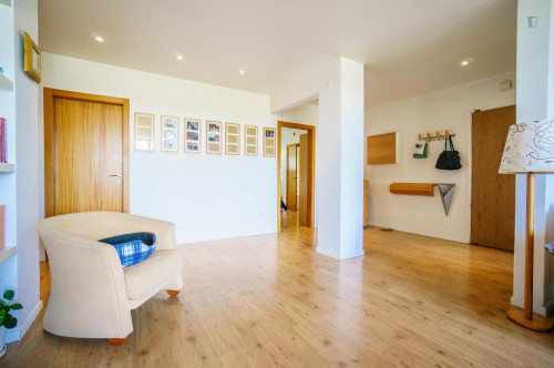 Luminous single ensuite bedroom in well-serviced Alfragide - Gallery - 9