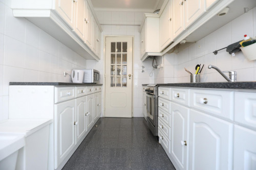 Amazing Double Bedroom in Benfica