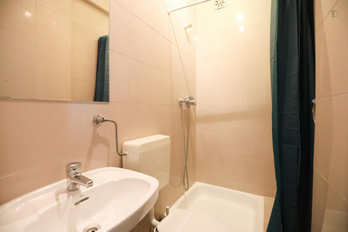 Amazing Double Bedroom in Benfica