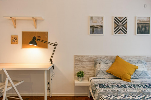 Amazing Double Bedroom in Benfica - Gallery - 34