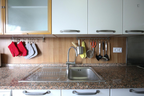 Splendid twin bedroom, in a 6-bedroom apartment in residential Olaias - Gallery - 44