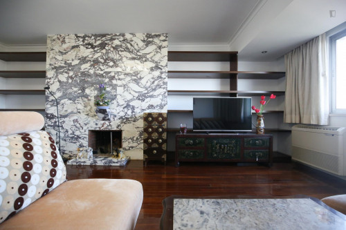 Splendid twin bedroom, in a 6-bedroom apartment in residential Olaias - Gallery - 34