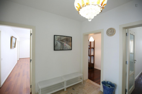 Splendid twin bedroom, in a 6-bedroom apartment in residential Olaias - Gallery - 20