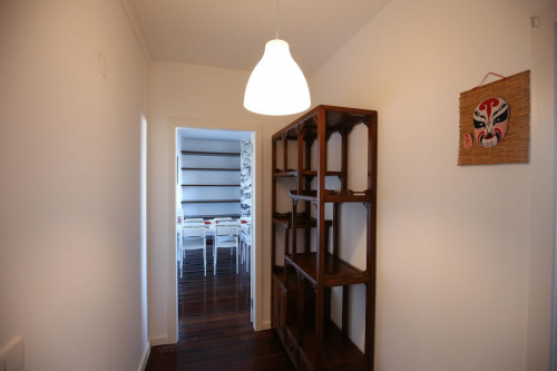 Splendid twin bedroom, in a 6-bedroom apartment in residential Olaias - Gallery - 19