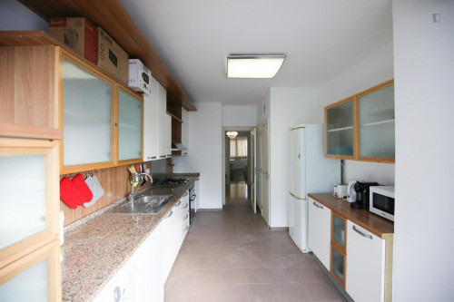 Splendid twin bedroom, in a 6-bedroom apartment in residential Olaias - Gallery - 43