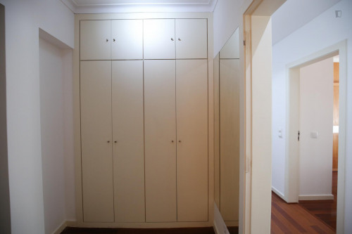 Splendid twin bedroom, in a 6-bedroom apartment in residential Olaias - Gallery - 18