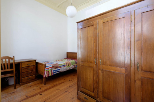  Light Single Bedroom Close To Jardim Da Sereia Da Universidade De Coimb  -  Light single bedroom close to Jardim da Sereia da Universidade de Coimb  - Gallery -  2