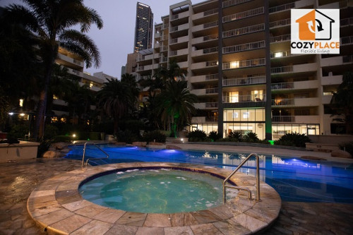 Inner City Resort Style - Gallery - 7