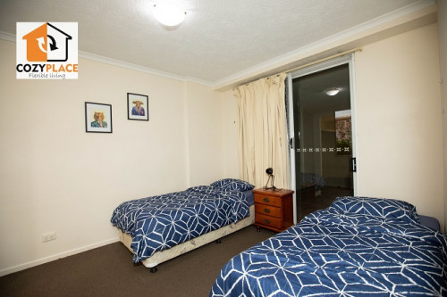 Inner City Resort Style - Gallery - 17