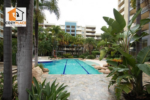 Inner City Resort Style - Gallery - 11