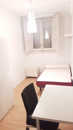 Very cosy single bedroom in student-popular Argüelles  - Gallery -  1
