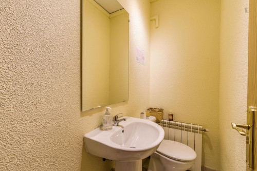 Snug single bedroom next to Museo Arqueológico Nacional