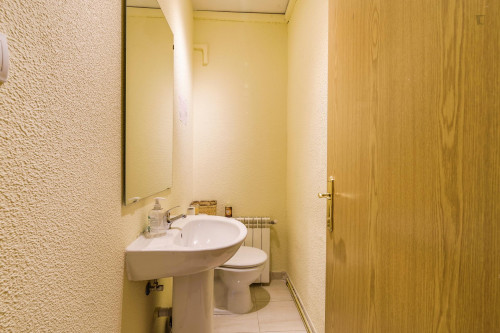 Snug single bedroom next to Museo Arqueológico Nacional