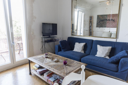 Single bedroom in 4-bedroom apartment