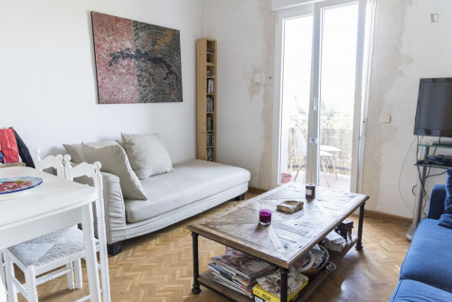 Single bedroom in 4-bedroom apartment