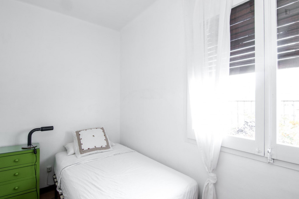Pleasant single bedroom in El Poble-sec