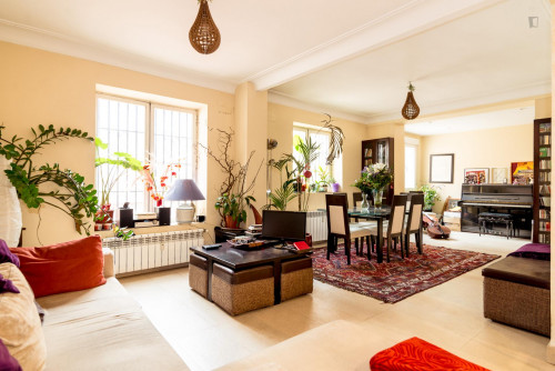 Double bedroom and private bathroom. Barrio Salamanca