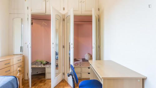 Simple single bedroom in a 6-bedroom flat, 10 minutes from FEUP, Polo Universitário - Gallery - 24