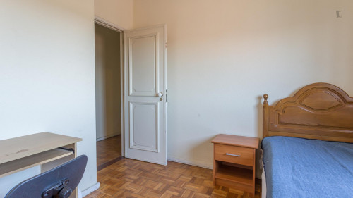 Simple single bedroom in a 6-bedroom flat, 10 minutes from FEUP, Polo Universitário - Gallery - 22
