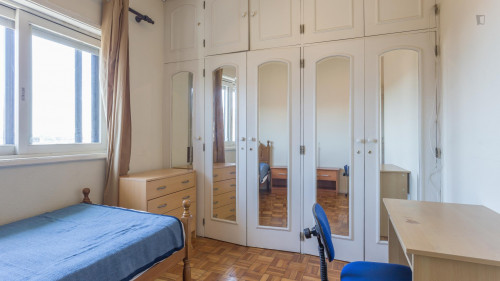 Simple single bedroom in a 6-bedroom flat, 10 minutes from FEUP, Polo Universitário - Gallery - 23
