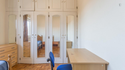 Simple single bedroom in a 6-bedroom flat, 10 minutes from FEUP, Polo Universitário - Gallery - 25