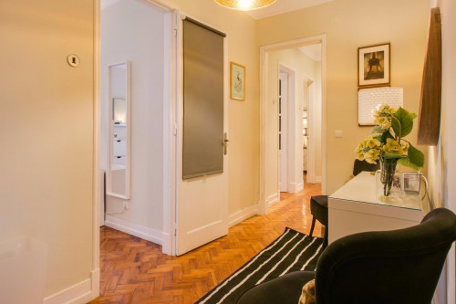 Wonderful spacious Double bedroom at charming Avenida de Roma location - Gallery - 10