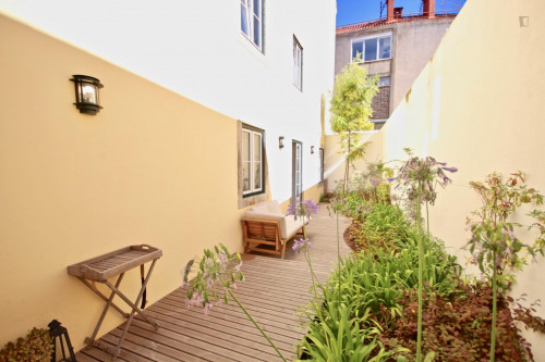 Excellent 2-bedroom apartment in typical Graça
