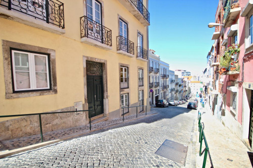 Excellent 2-bedroom apartment in typical Graça