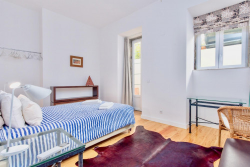 Excellent 2-Bedroom Apartment In Typical Graça - 2