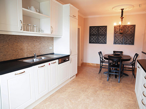 Spacious 2-bedroom flat in Schöneberg