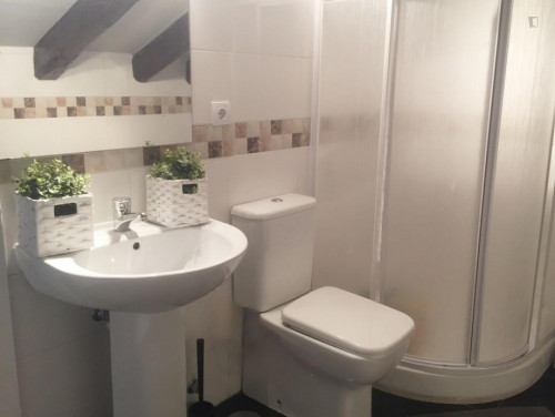 Modern double bedroom next to Callao metro station
