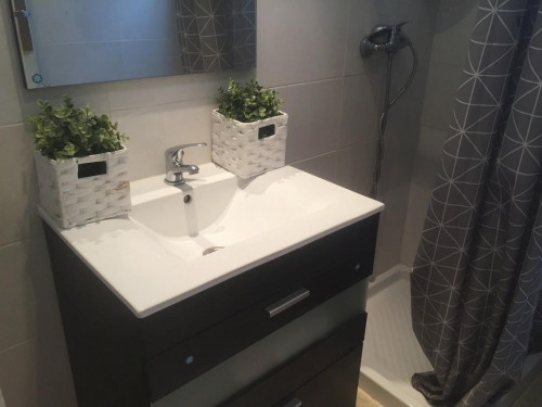 Modern double bedroom next to Callao metro station - Gallery - 8