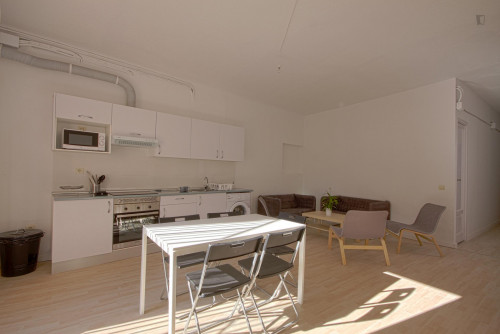 Modern double bedroom next to Callao metro station