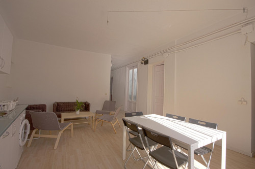 Modern double bedroom next to Callao metro station